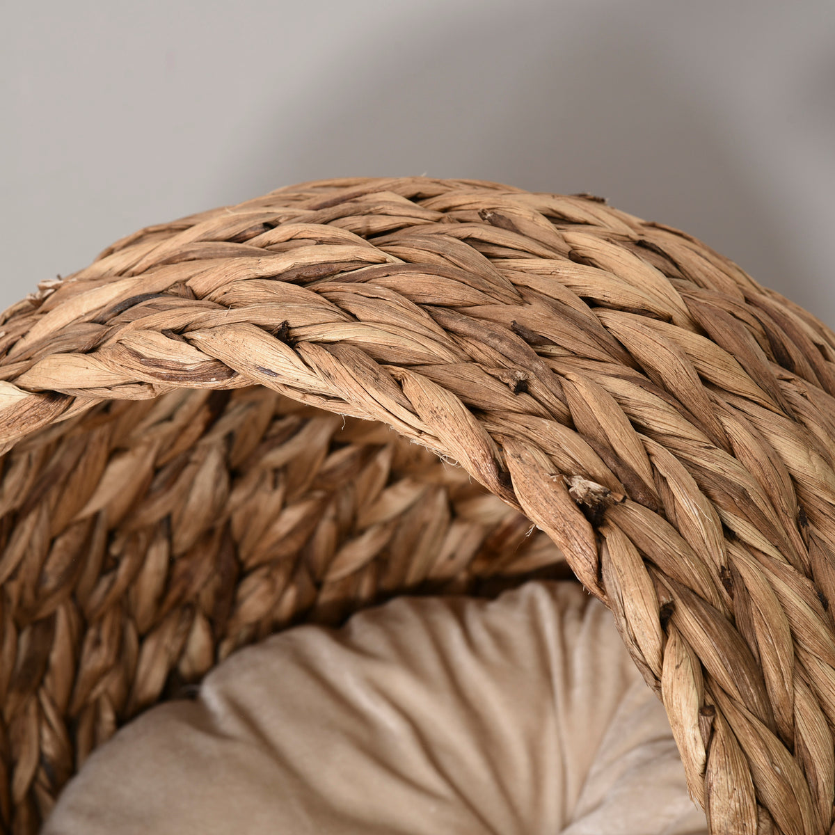 Woven Banana Leaf Elevated Cat Bed Wicker Kitten Basket Pet Den, House Cosy Cave with Soft Cushion Dome 50x42x60cm Brown