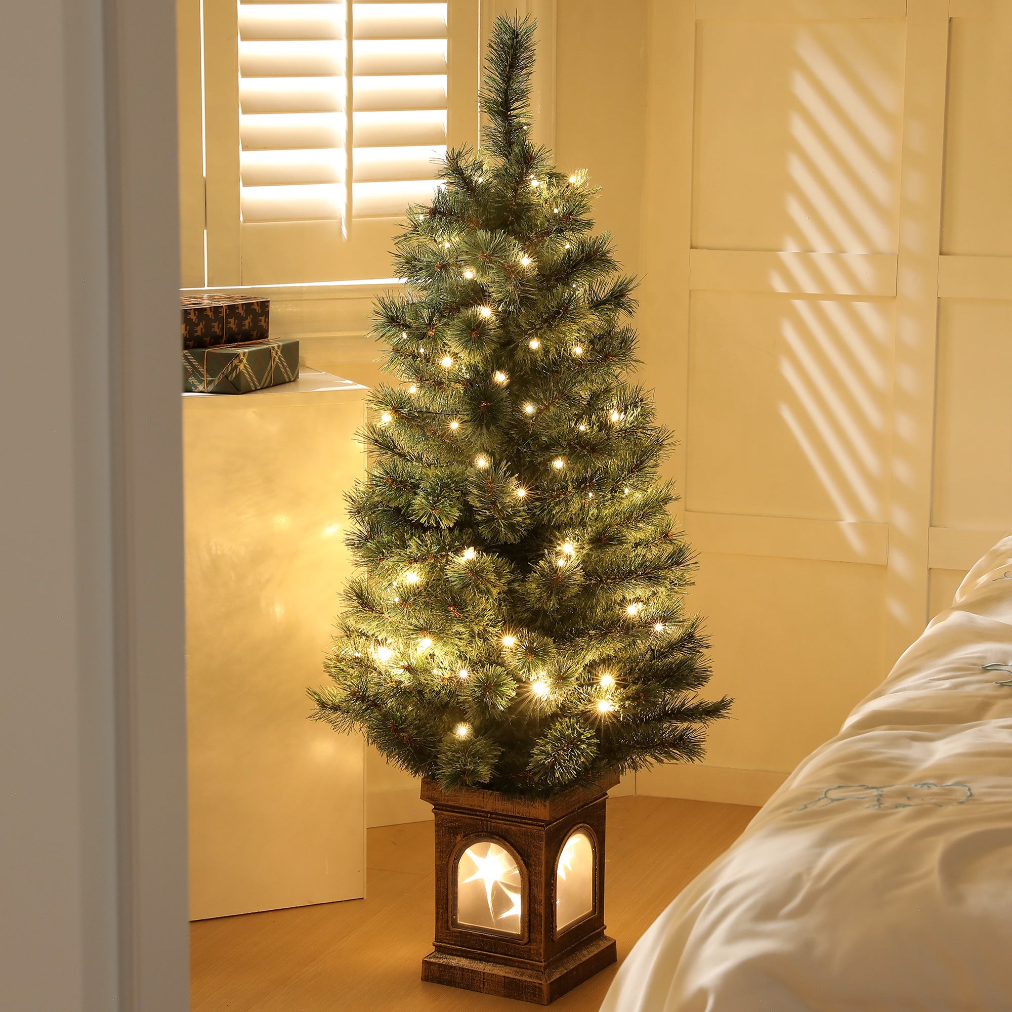 4ft Artificial Christmas Tree with 80 Warm White LED Lights, 8 Modes and Remote, Realistic Xmas Tree with Square Stand for Party Decoration, Green