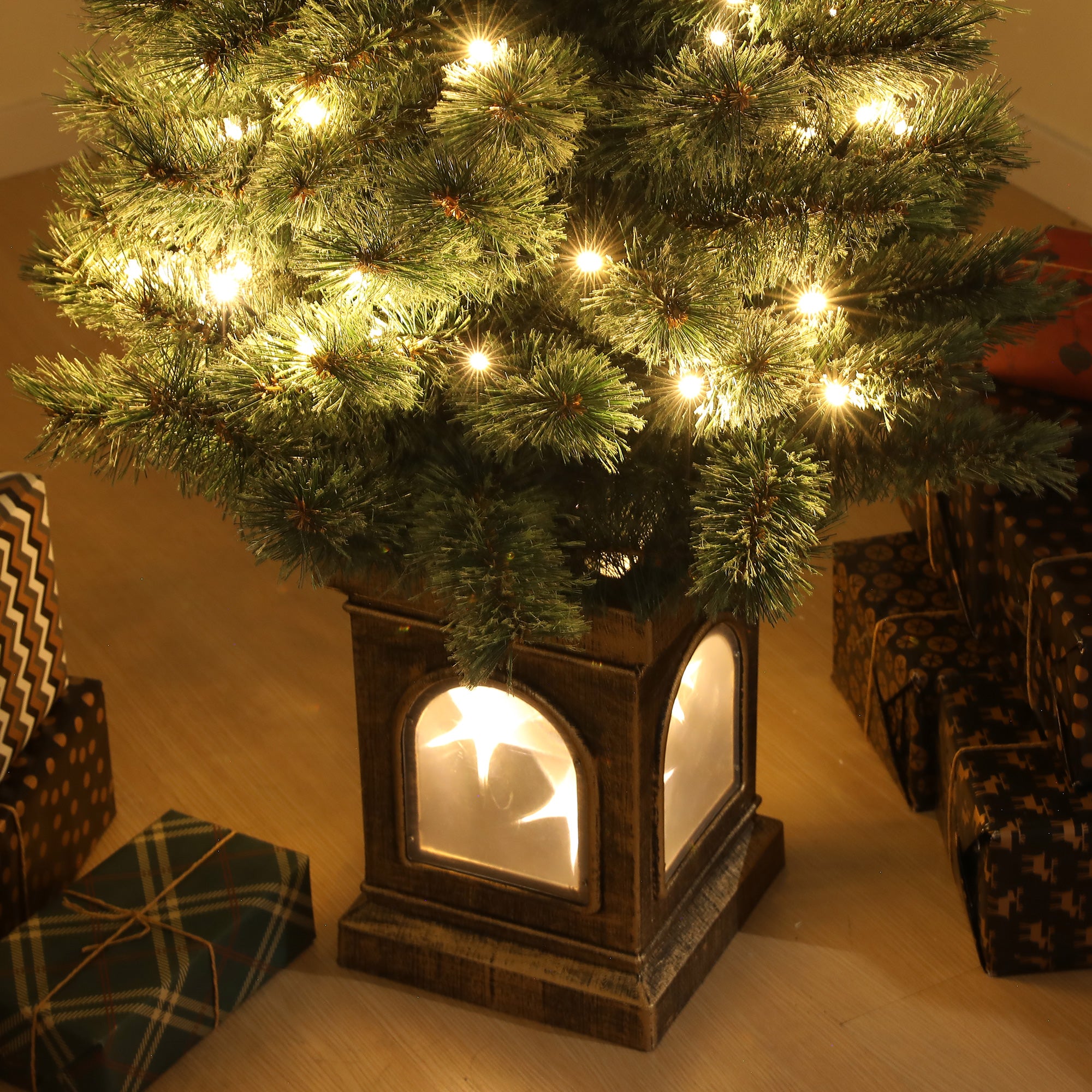 4ft Artificial Christmas Tree with 80 Warm White LED Lights, 8 Modes and Remote, Realistic Xmas Tree with Square Stand for Party Decoration, Green