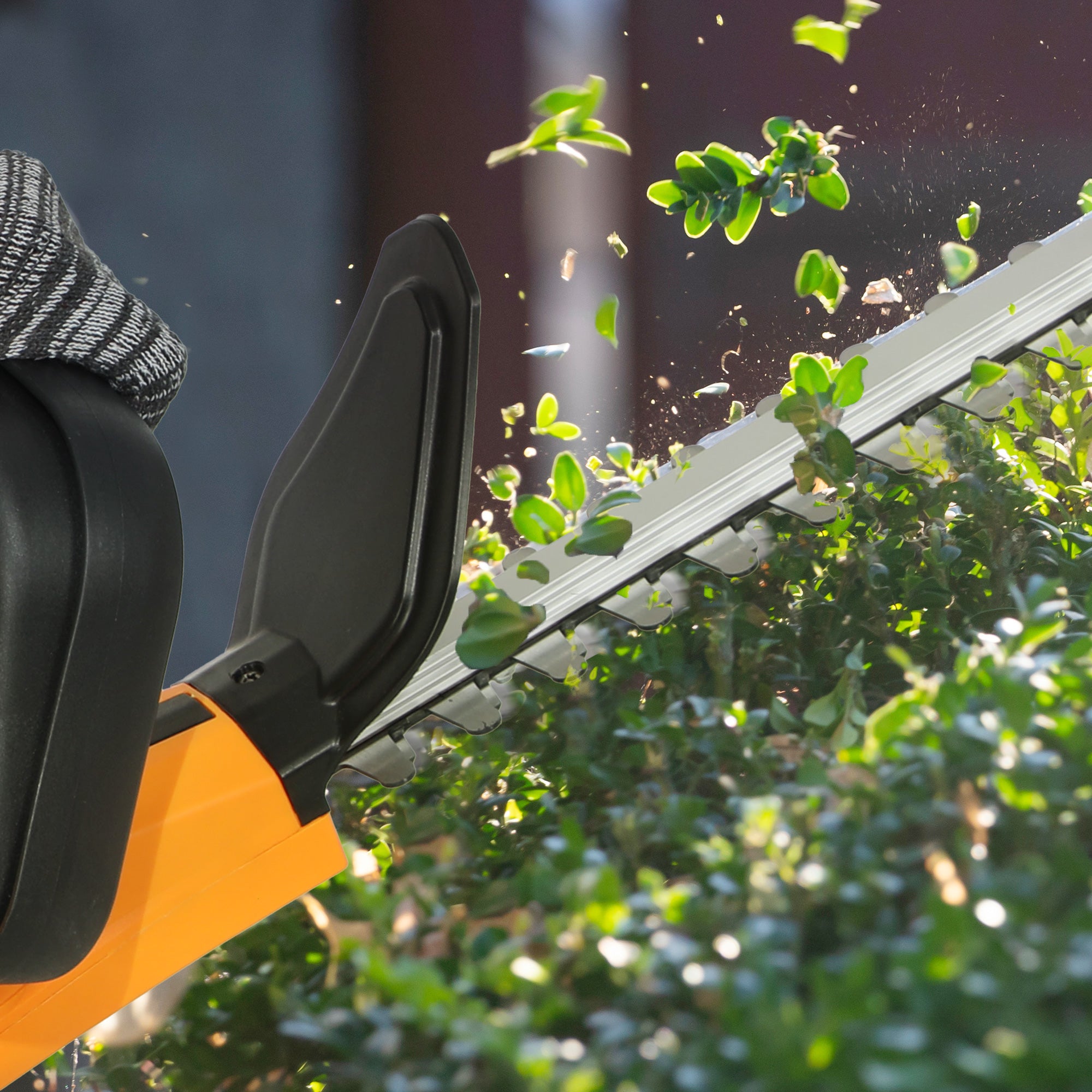 20" Cordless Hedge Trimmer, 18V Electric Hedge Cutter with 51cm Dual Action Blade, 2 x 4000mAh Batteries and Brushless Motor for Garden Branches, Shrubs, Twigs, Orange