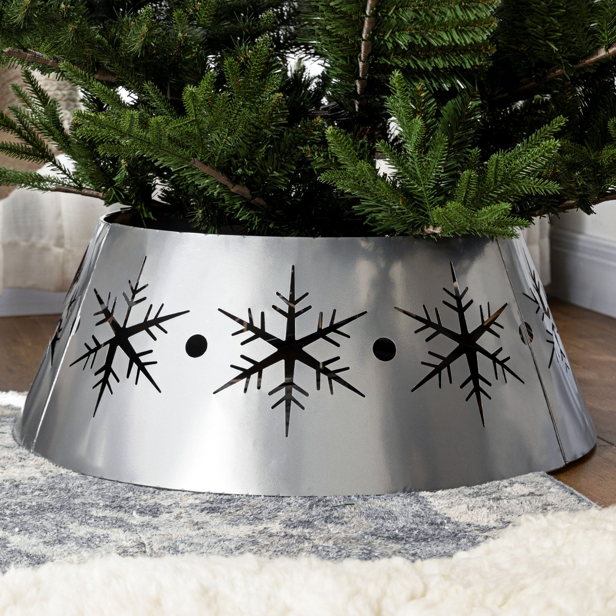 Christmas Tree Collar, 66cm Christmas Tree Base Cover with Hollow Snowflake Patterns, Xmas Decoration for Party, Holiday, Home, Silver