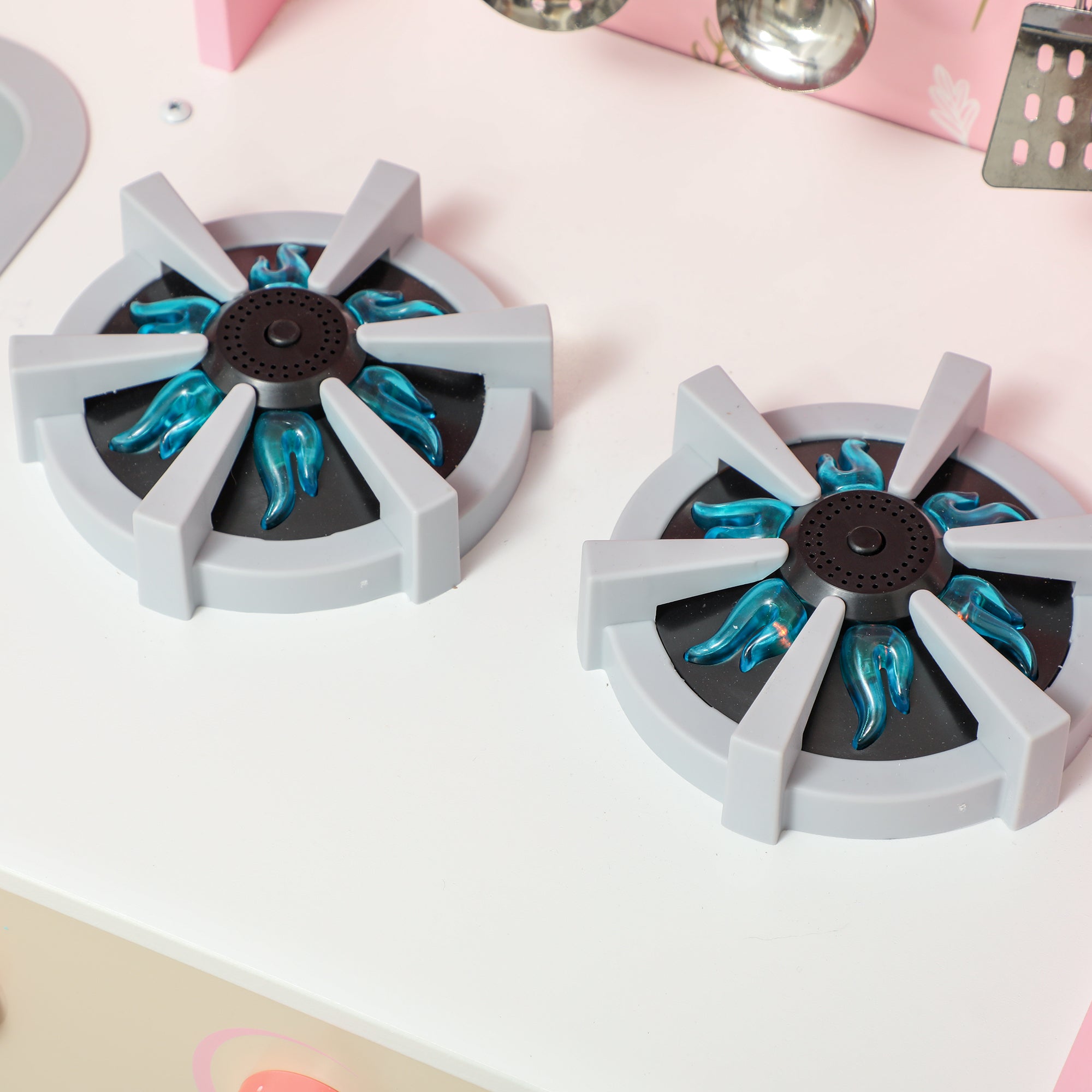 Play Kitchen, Kids Kitchen Set with Lights and Sounds, Double Stoves, Ice Maker, Chalkboard for 3+ Years - Pink