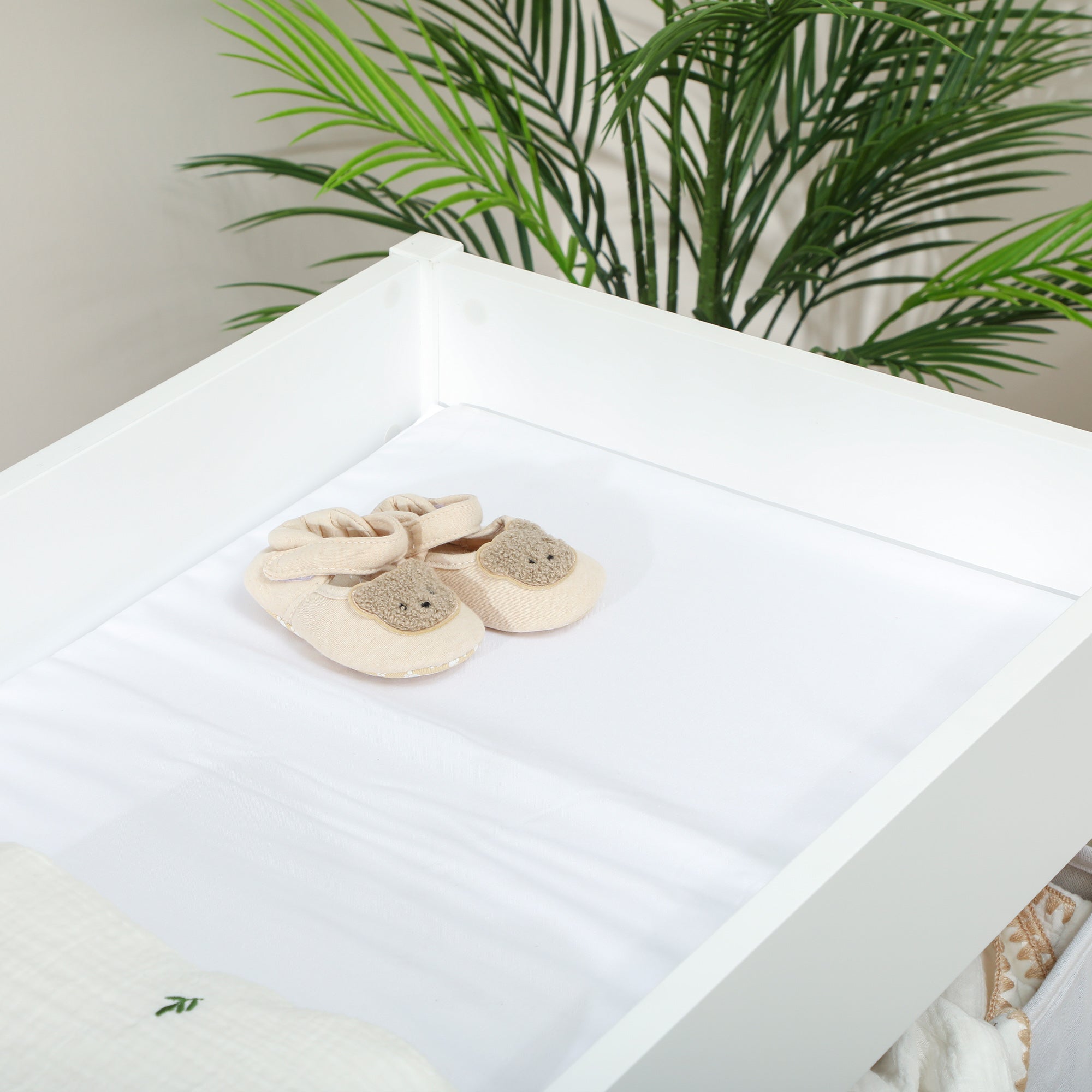 Baby Changing Unit with 4 Storage Drawers, Mat for Bedroom Nursery, 84 x 84.5 cm, White