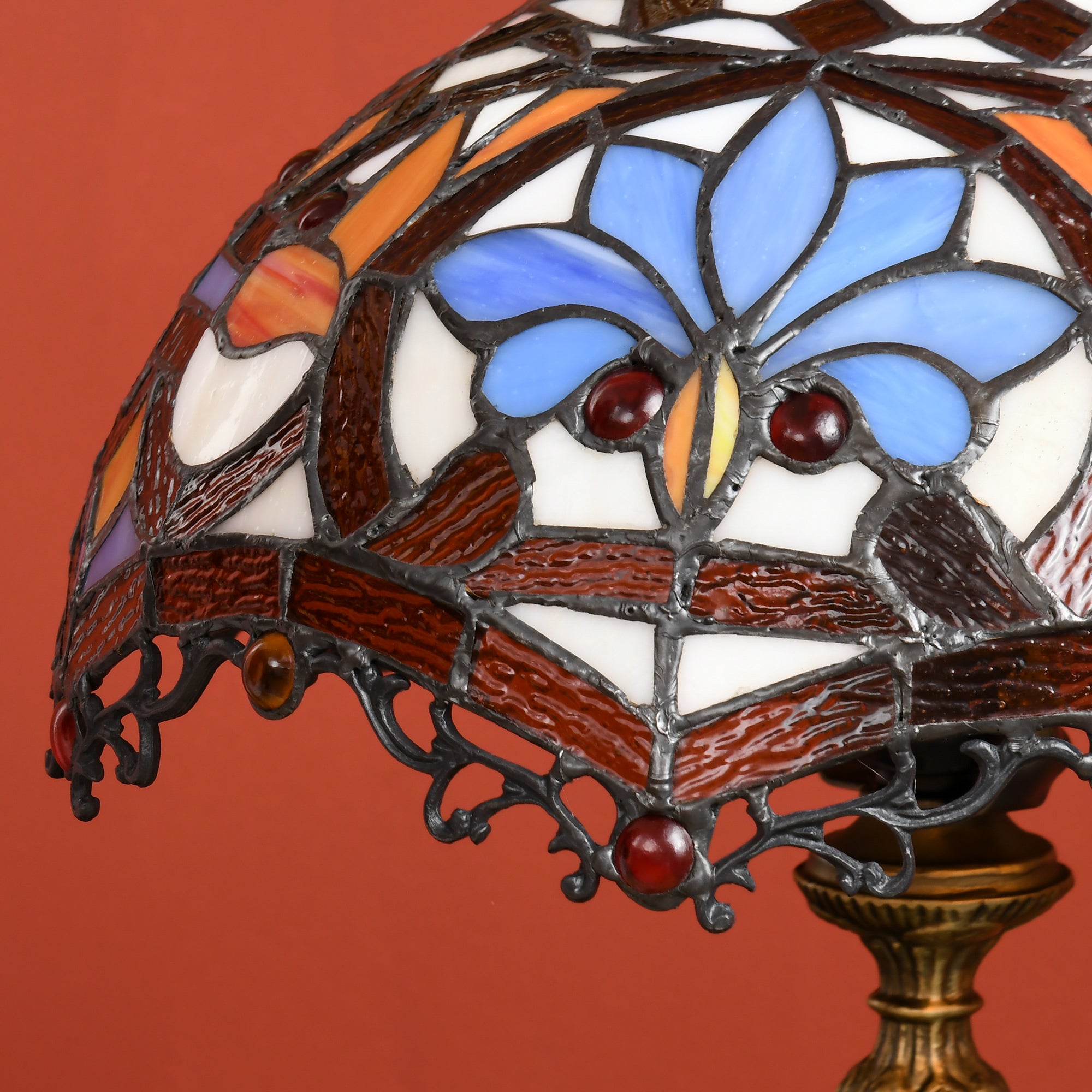 Stained Glass Table Lamp, Handcrafted Artisan Collectible, Suitable for Living Room and Bedside, Multi-Coloured, Ф31 x 48Hcm, Zinc Alloy.